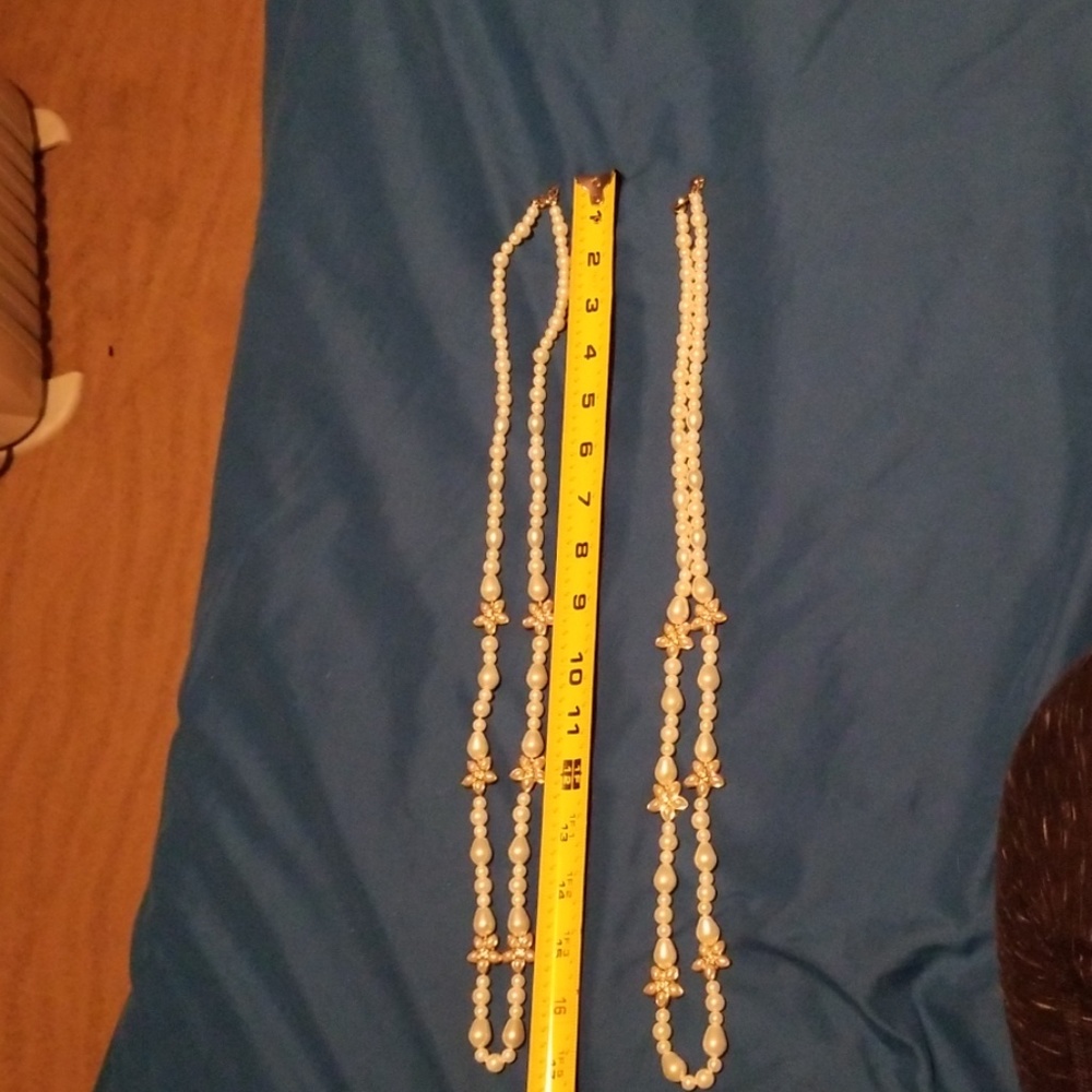 Pearl Necklace (not real pearls)